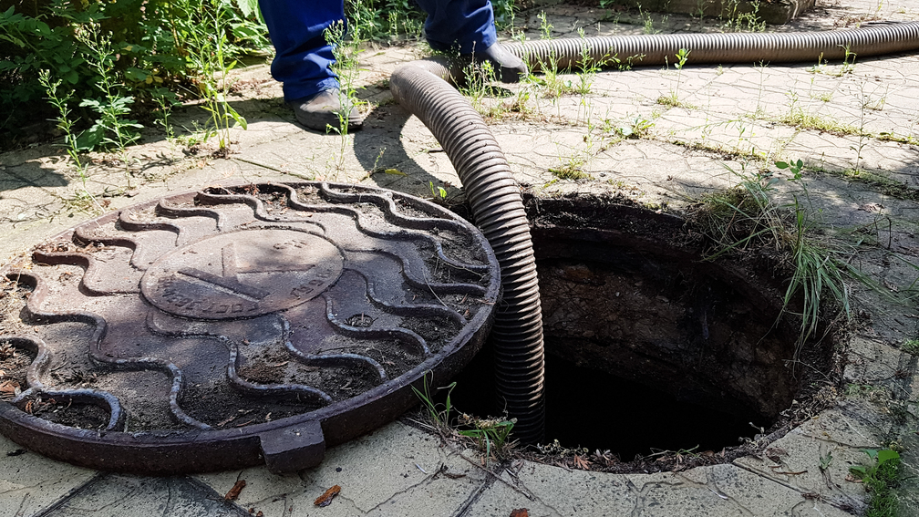 Débouchage canalisation Montpellier, <p>Pompage de bac à graisses, Bouzigues</p>